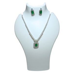 Emerald Grace Pearl Necklace Set - Image 2