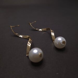 Elegant Twisted Pearl Drop Earrings - Image 2