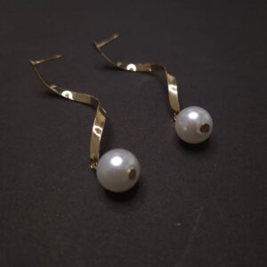 Elegant Twisted Pearl Drop Earrings - Image 4