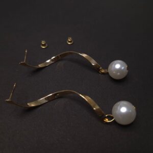 Elegant Twisted Pearl Drop Earrings - Image 5