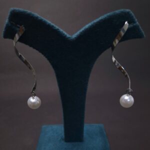 Elegant Twist Pearl Drop Earrings - Image 1