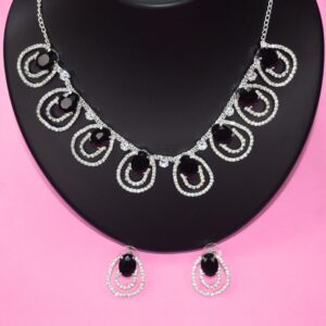 Midnight Elegance Black Stone Necklace - Image 3