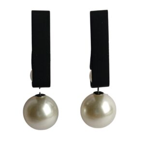 Elegant Duo Pearl Geometric Earrings - Image 2